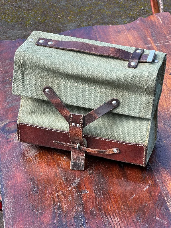 Portable camping hot flat roasting pan-Vintage Leather and Canvas Swiss - Carry Bag